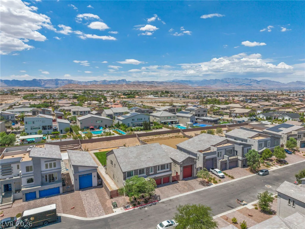 8557 Pioneer, Las Vegas, NV 89113
