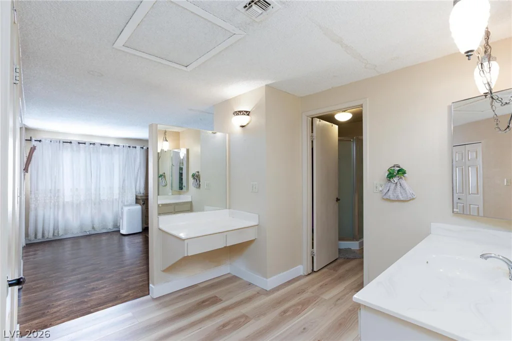 2201 Alia, Las Vegas, NV 89102