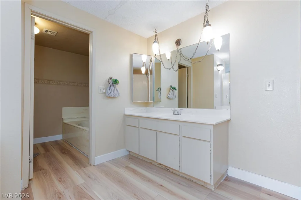 2201 Alia, Las Vegas, NV 89102