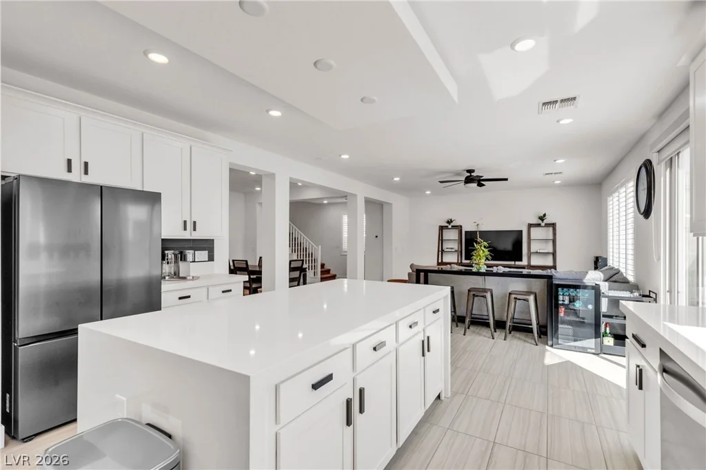 10122 Mystic Falls, Las Vegas, NV 89141
