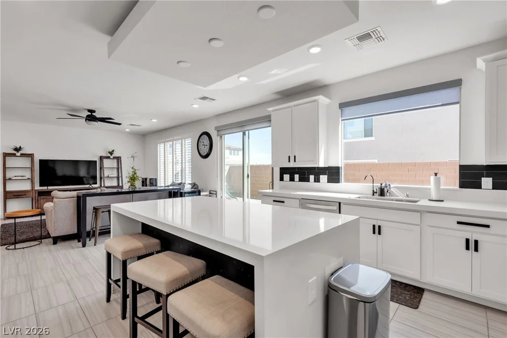 10122 Mystic Falls, Las Vegas, NV 89141