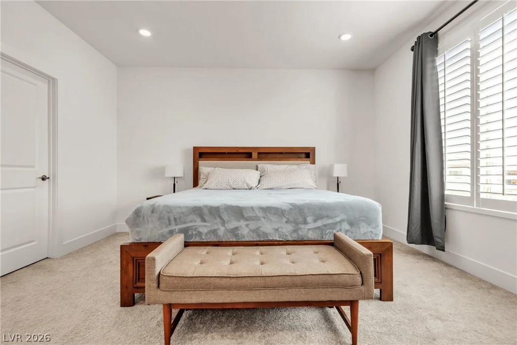 10122 Mystic Falls, Las Vegas, NV 89141