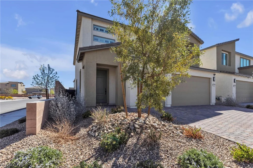 10122 Mystic Falls, Las Vegas, NV 89141