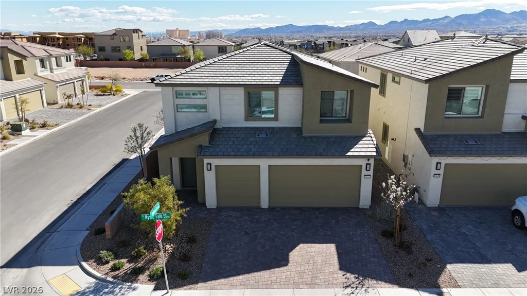 10122 Mystic Falls, Las Vegas, NV 89141