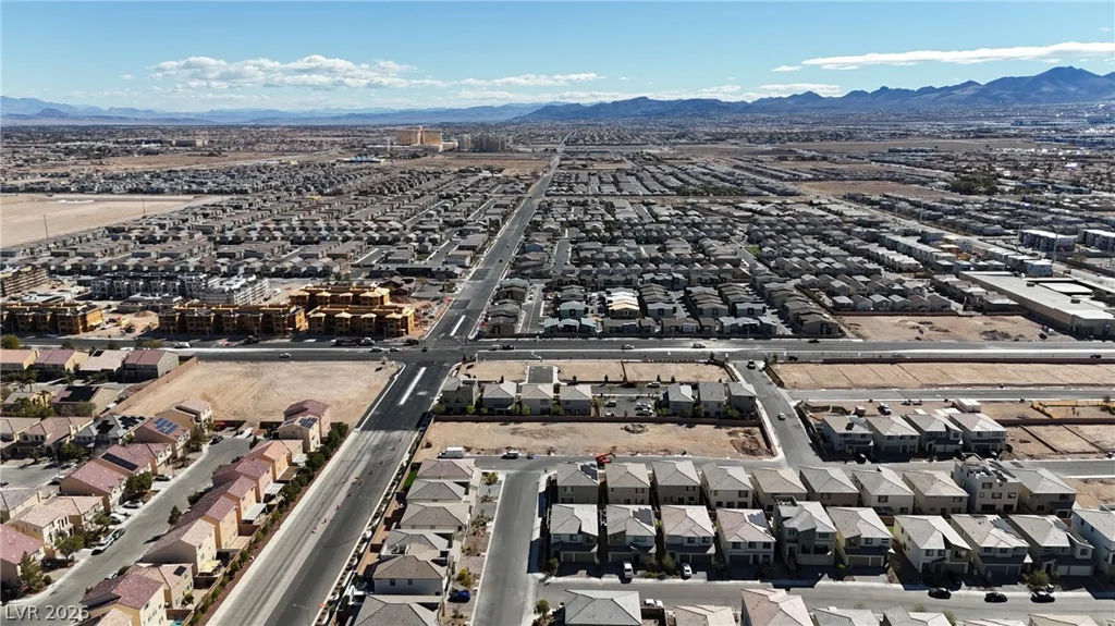 10122 Mystic Falls, Las Vegas, NV 89141