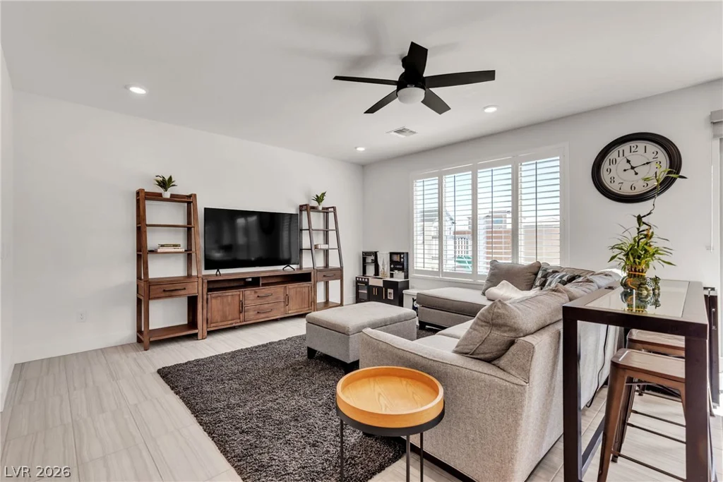 10122 Mystic Falls, Las Vegas, NV 89141
