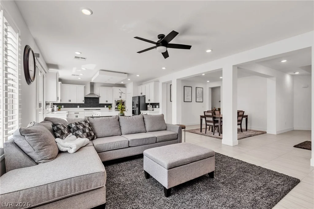 10122 Mystic Falls, Las Vegas, NV 89141