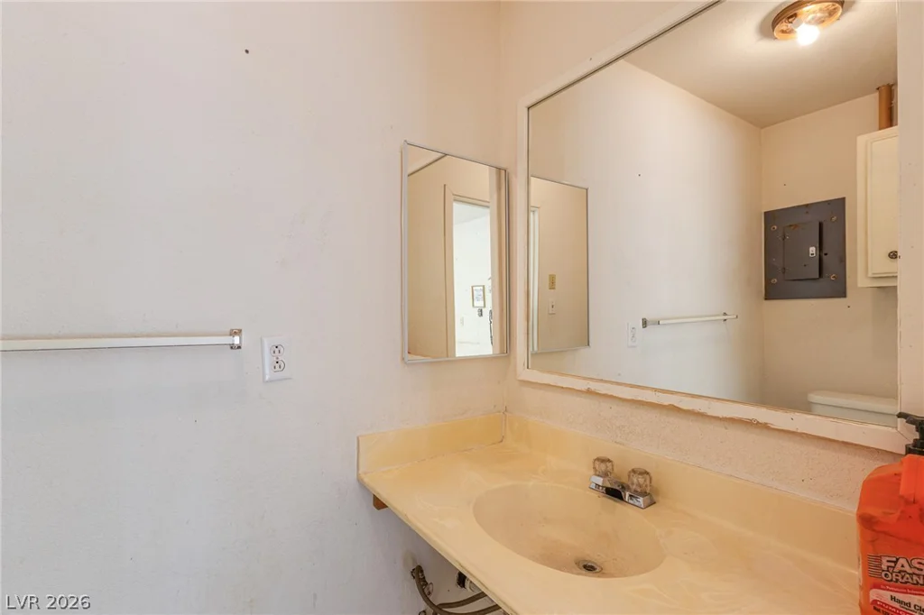 6050 Duncan, Las Vegas, NV 89108