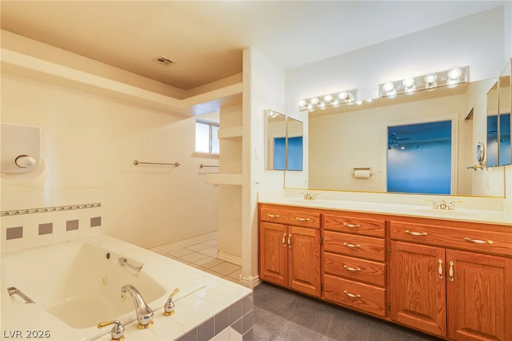 6050 Duncan, Las Vegas, NV 89108