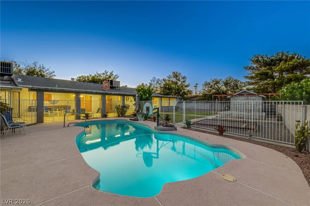 6050 Duncan, Las Vegas, NV 89108