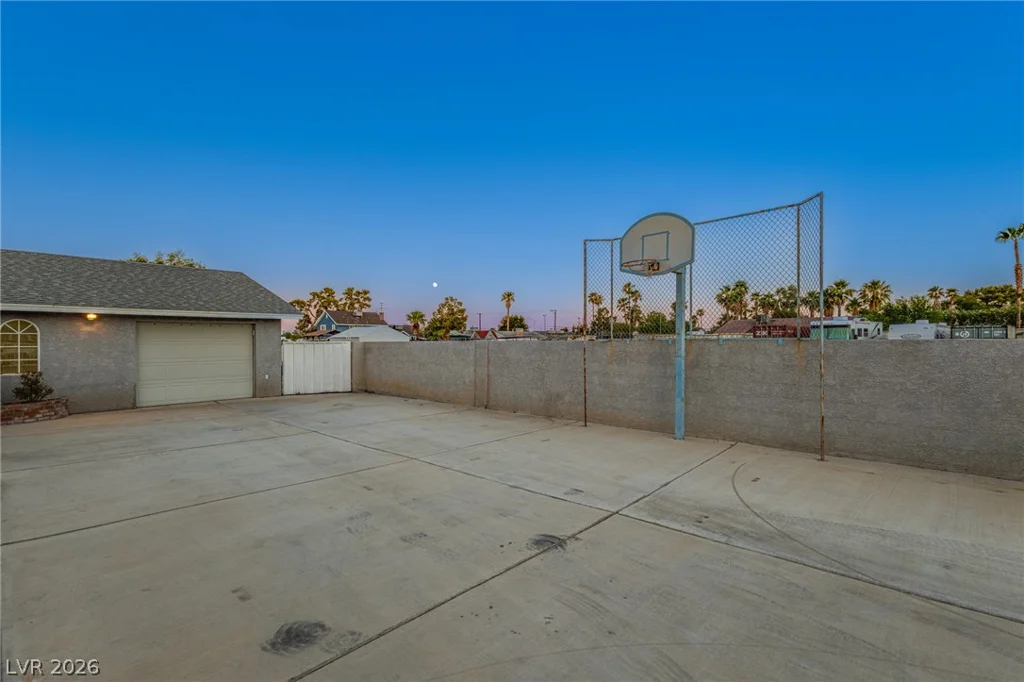 6050 Duncan, Las Vegas, NV 89108