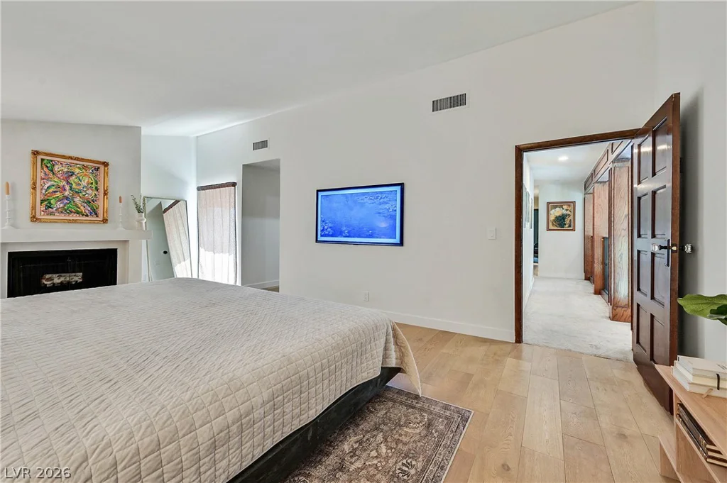 2213 Plaza Del Puerto, Las Vegas, NV 89102