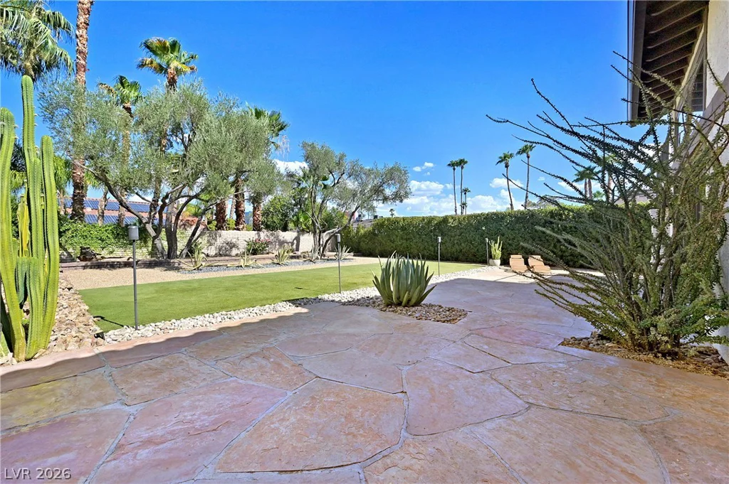 2213 Plaza Del Puerto, Las Vegas, NV 89102