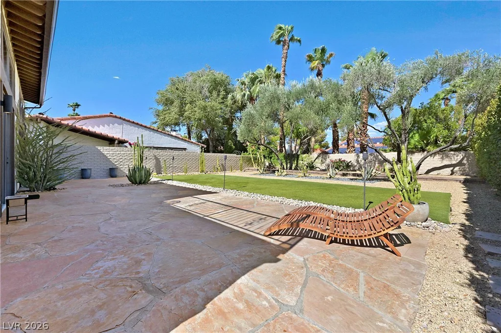 2213 Plaza Del Puerto, Las Vegas, NV 89102