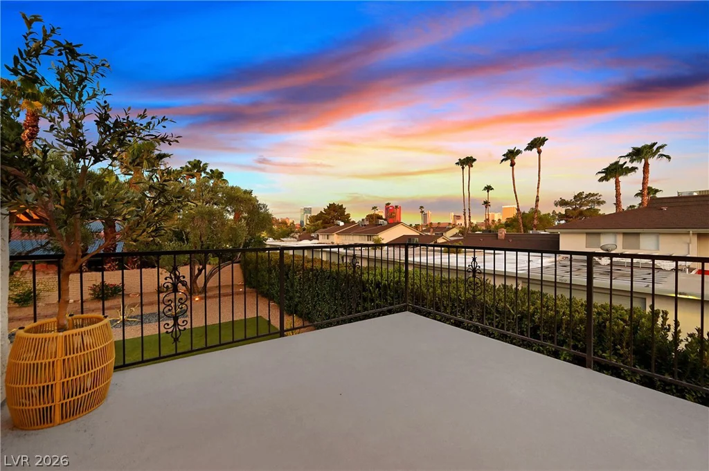 2213 Plaza Del Puerto, Las Vegas, NV 89102