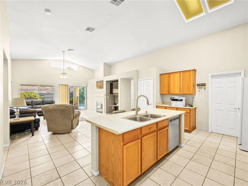 8404 Rustling Leaves, Las Vegas, NV 89143