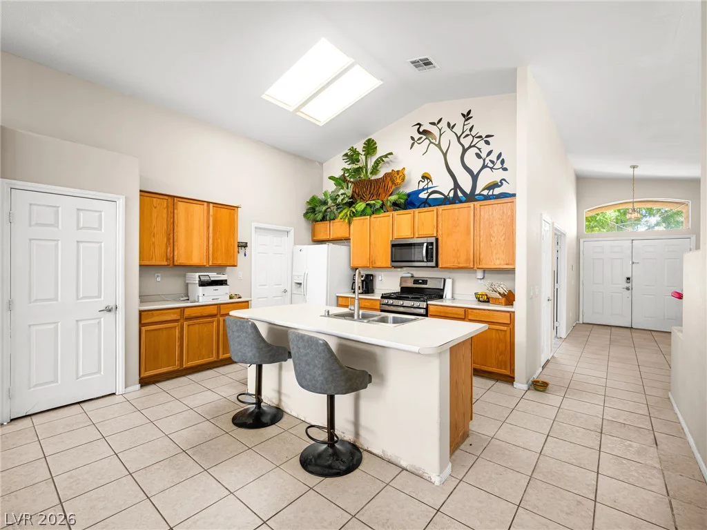 8404 Rustling Leaves, Las Vegas, NV 89143