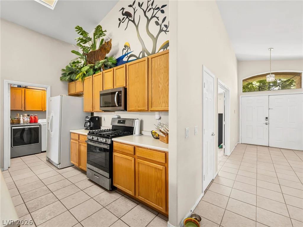 8404 Rustling Leaves, Las Vegas, NV 89143