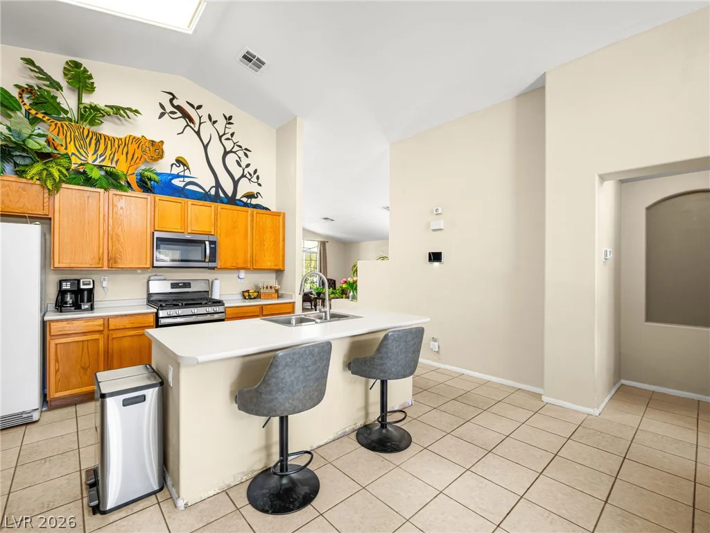 8404 Rustling Leaves, Las Vegas, NV 89143