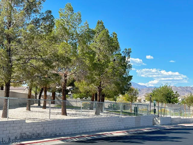 8404 Rustling Leaves, Las Vegas, NV 89143