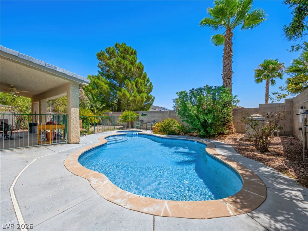 8404 Rustling Leaves, Las Vegas, NV 89143