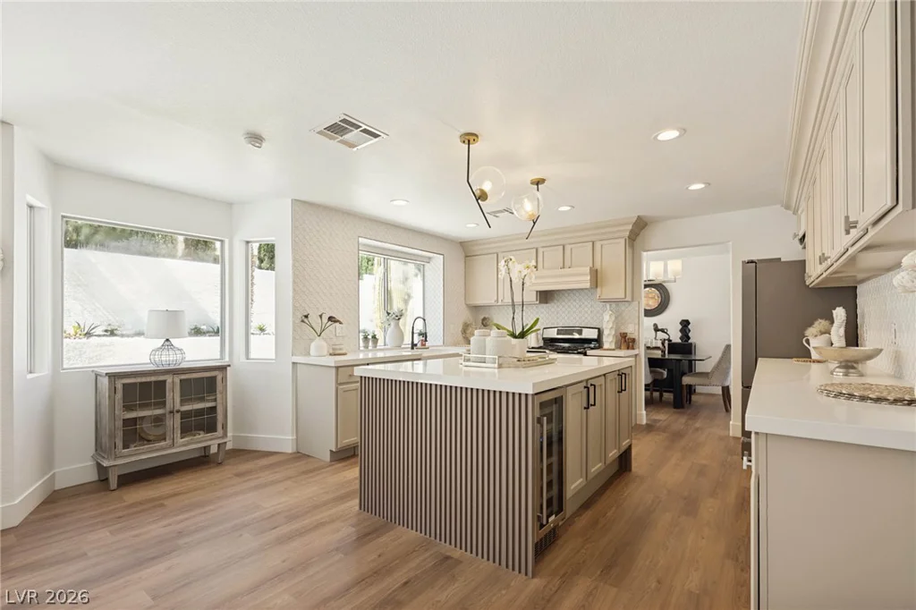 7825 Desert Bell, Las Vegas, NV 89128