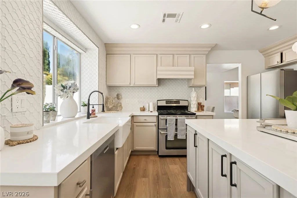 7825 Desert Bell, Las Vegas, NV 89128
