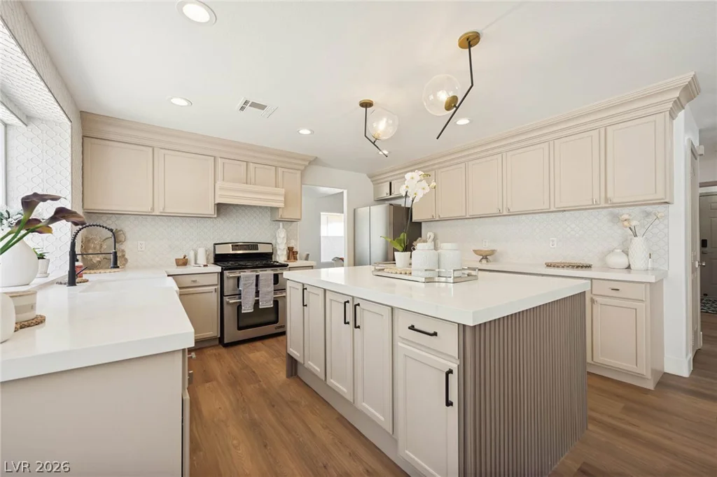 7825 Desert Bell, Las Vegas, NV 89128