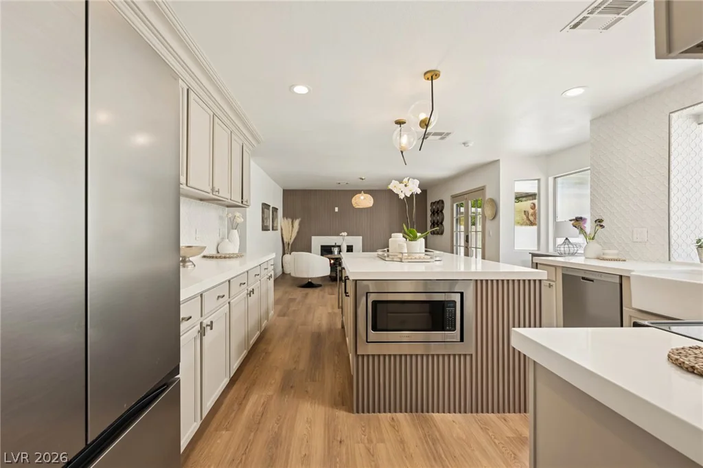 7825 Desert Bell, Las Vegas, NV 89128
