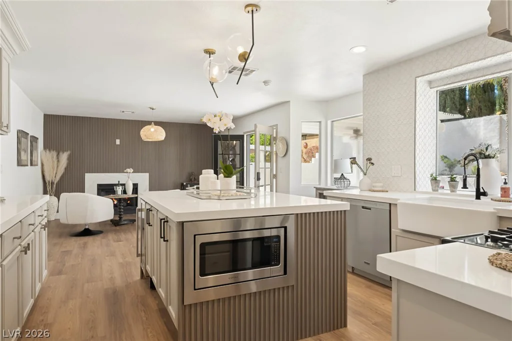 7825 Desert Bell, Las Vegas, NV 89128