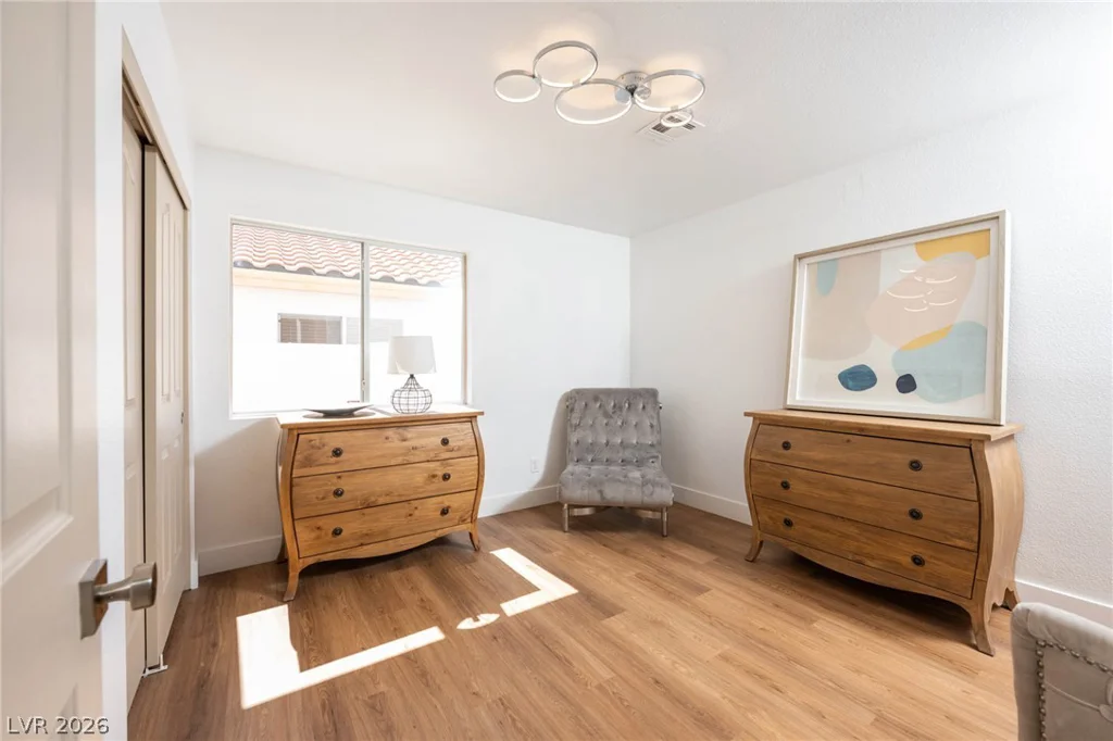 7825 Desert Bell, Las Vegas, NV 89128