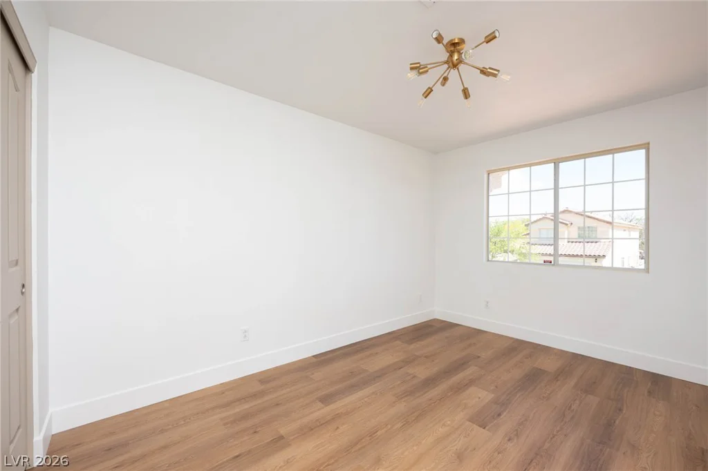 7825 Desert Bell, Las Vegas, NV 89128