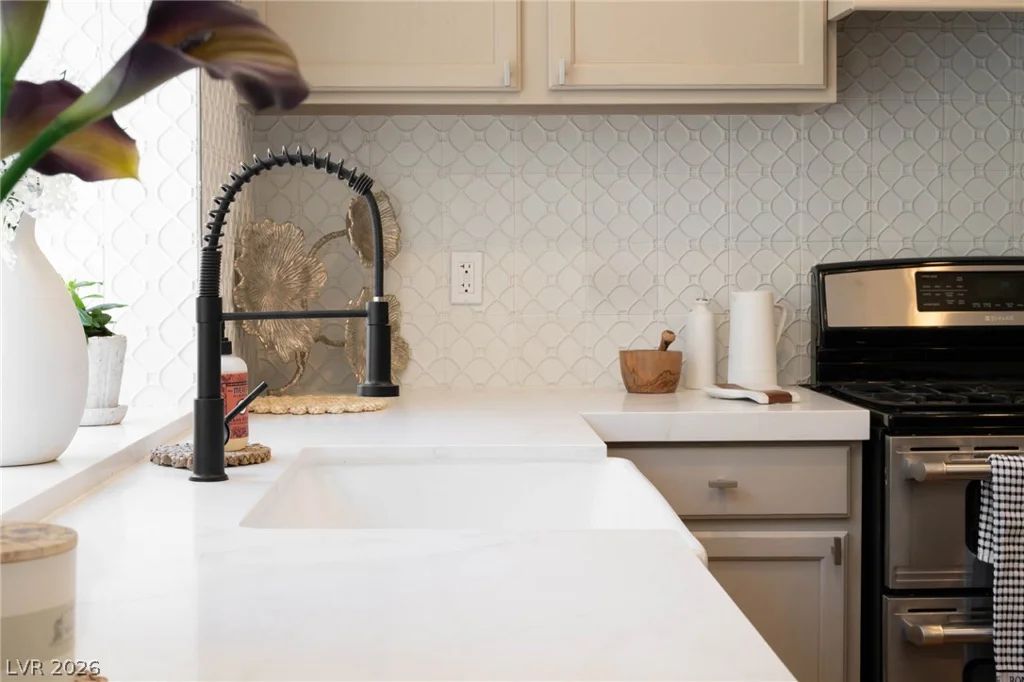 7825 Desert Bell, Las Vegas, NV 89128
