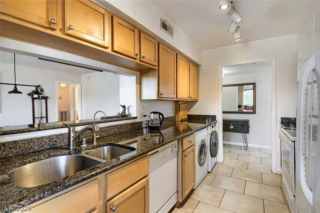 2843 Geary, Las Vegas, NV 89109