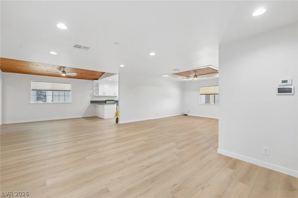 4321 Lake Mead, Las Vegas, NV 89108
