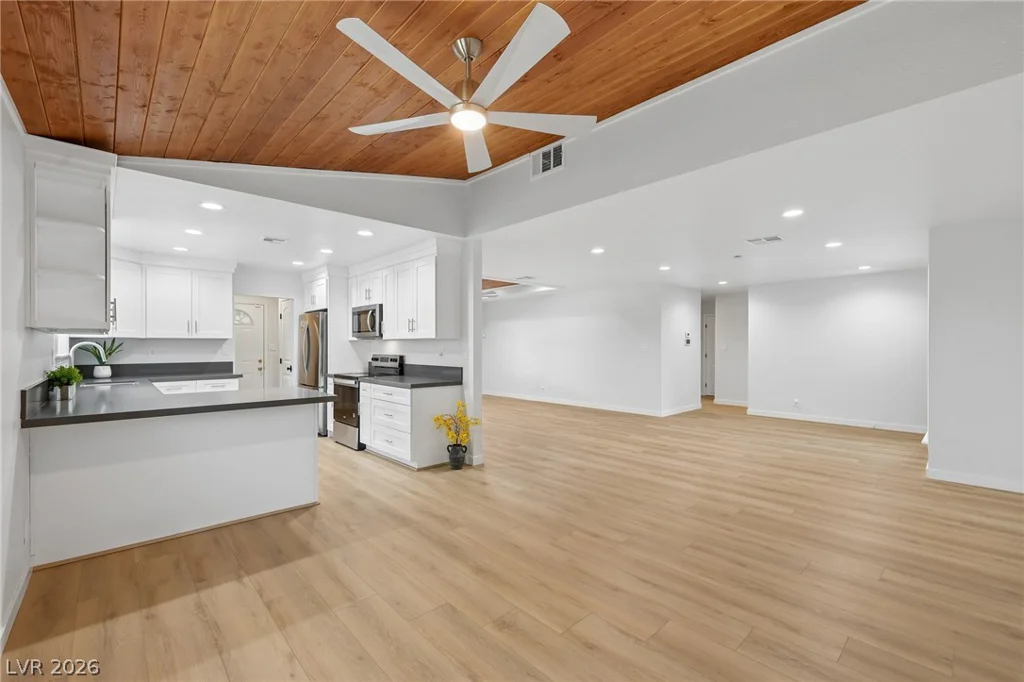 4321 Lake Mead, Las Vegas, NV 89108