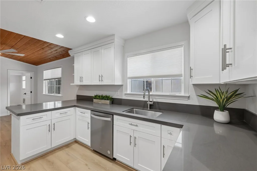 4321 Lake Mead, Las Vegas, NV 89108