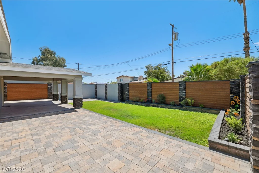 4321 Lake Mead, Las Vegas, NV 89108