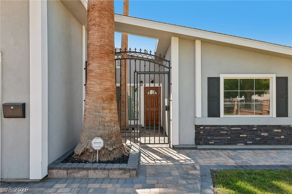 4321 Lake Mead, Las Vegas, NV 89108