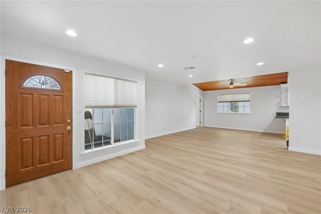4321 Lake Mead, Las Vegas, NV 89108