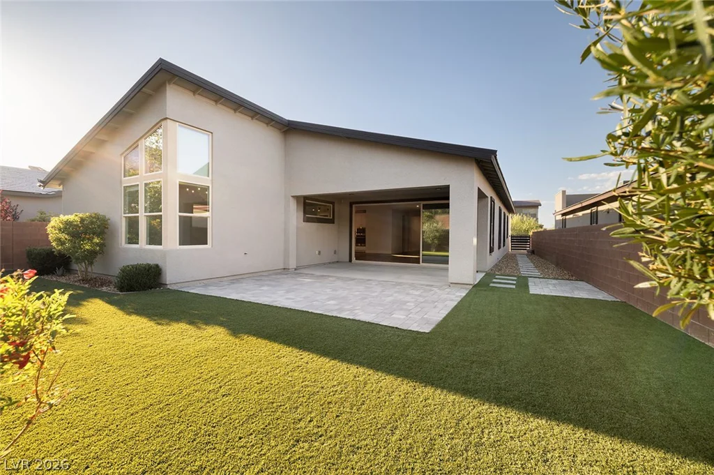 9689 Starlight Ridge, Las Vegas, NV 89148