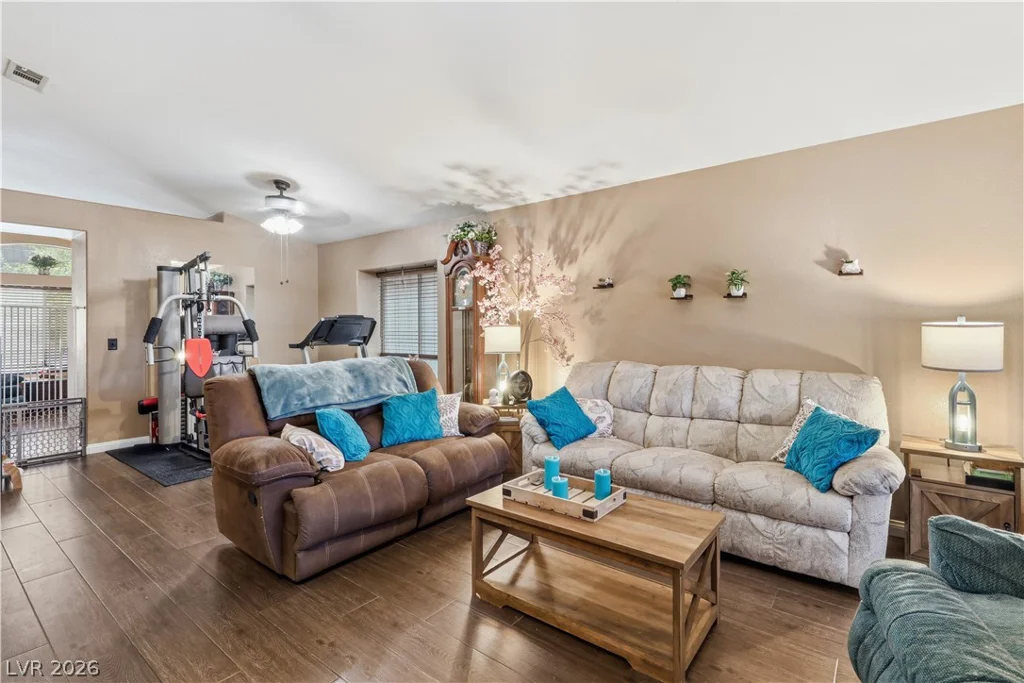 2730 Meadow Spring, Las Vegas, NV 89156