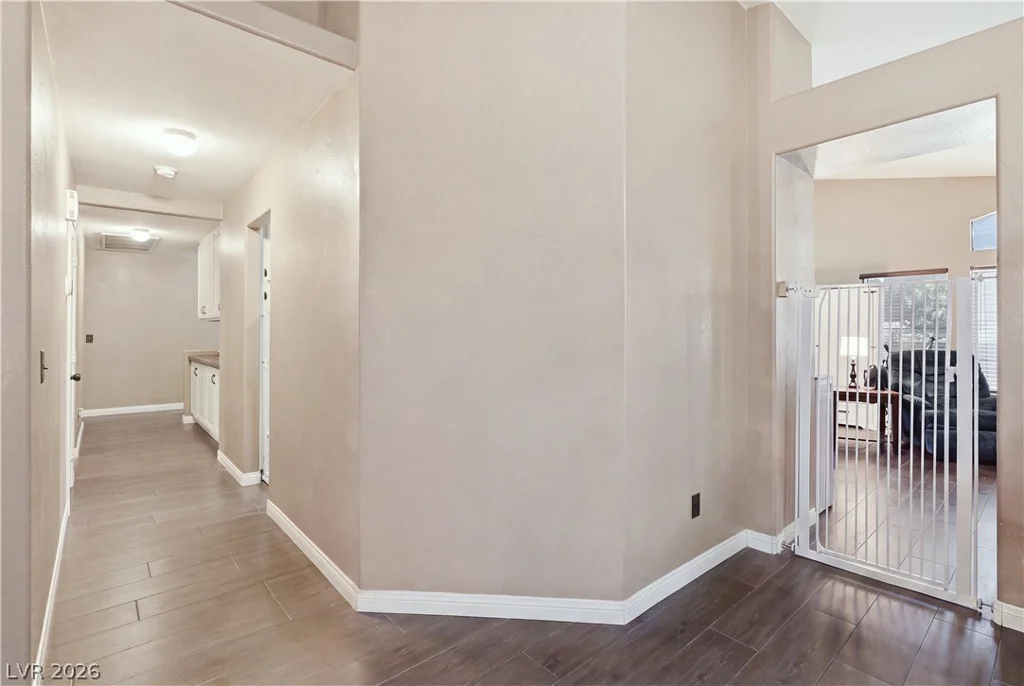 2730 Meadow Spring, Las Vegas, NV 89156
