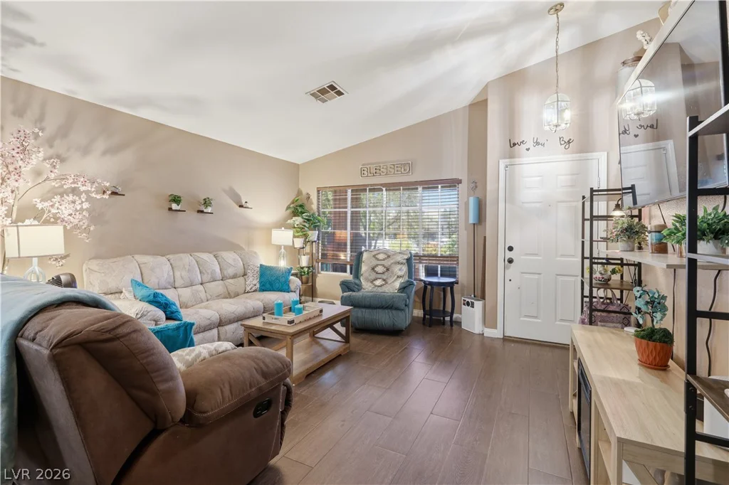 2730 Meadow Spring, Las Vegas, NV 89156