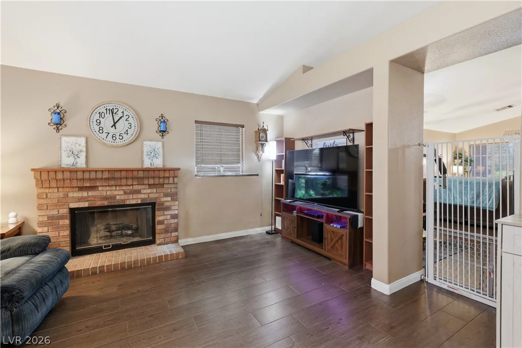 2730 Meadow Spring, Las Vegas, NV 89156