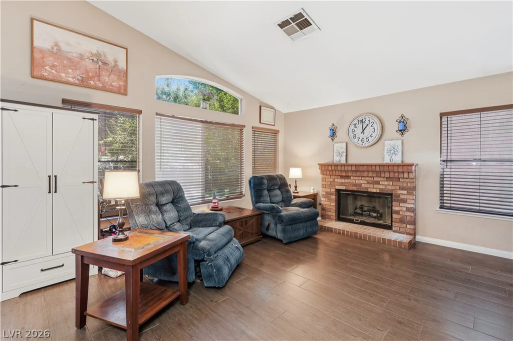 2730 Meadow Spring, Las Vegas, NV 89156