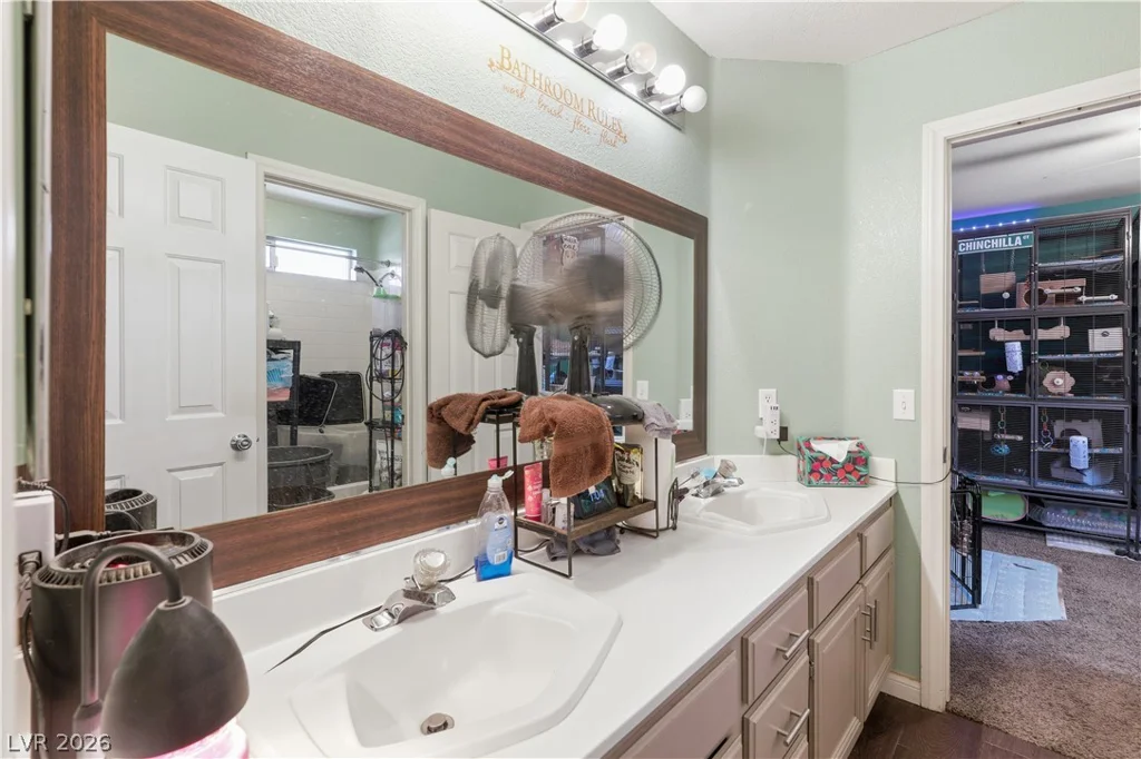 2730 Meadow Spring, Las Vegas, NV 89156
