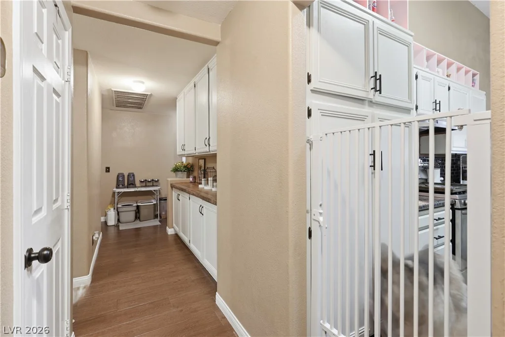 2730 Meadow Spring, Las Vegas, NV 89156