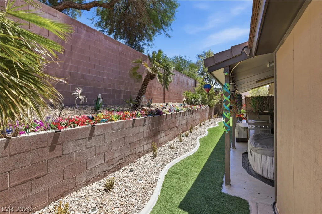 2730 Meadow Spring, Las Vegas, NV 89156