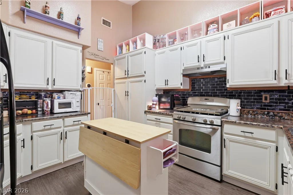 2730 Meadow Spring, Las Vegas, NV 89156